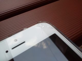 iPhone5s のガラスが割れる…