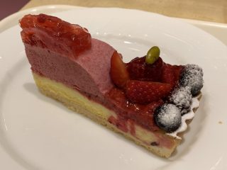 ケーキは食べましたよ（笑）