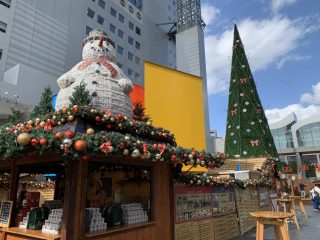梅田スカイビルのクリスマスマーケット