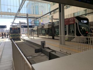 広島駅で路面電車が路面電車になっていない件