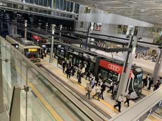 広島駅で路面電車が路面電車になっていない件