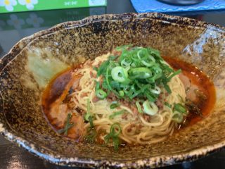 広島くにまつで汁なし担々麺