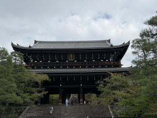 今日はお彼岸で知恩院へ